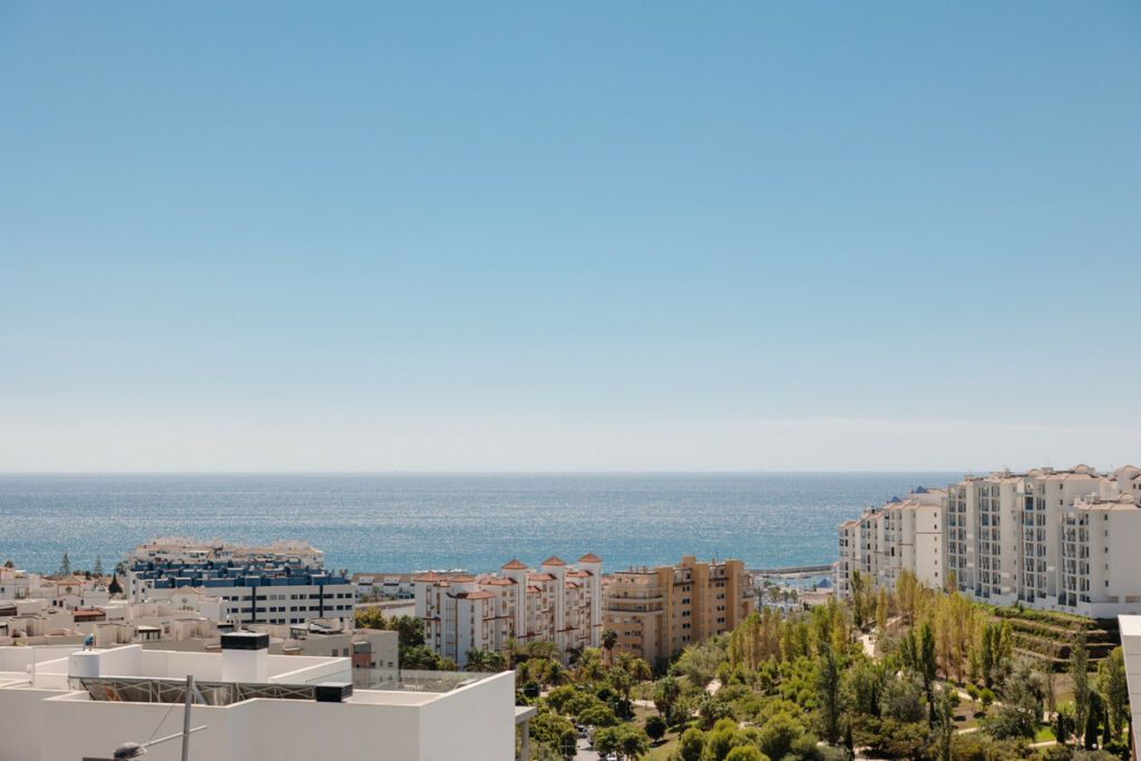 Middle Floor Apartment Estepona Málaga - image 11