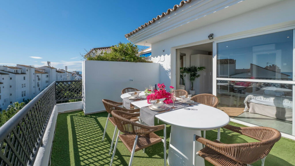 Middle Floor Apartment Puerto Banús Málaga - image 11