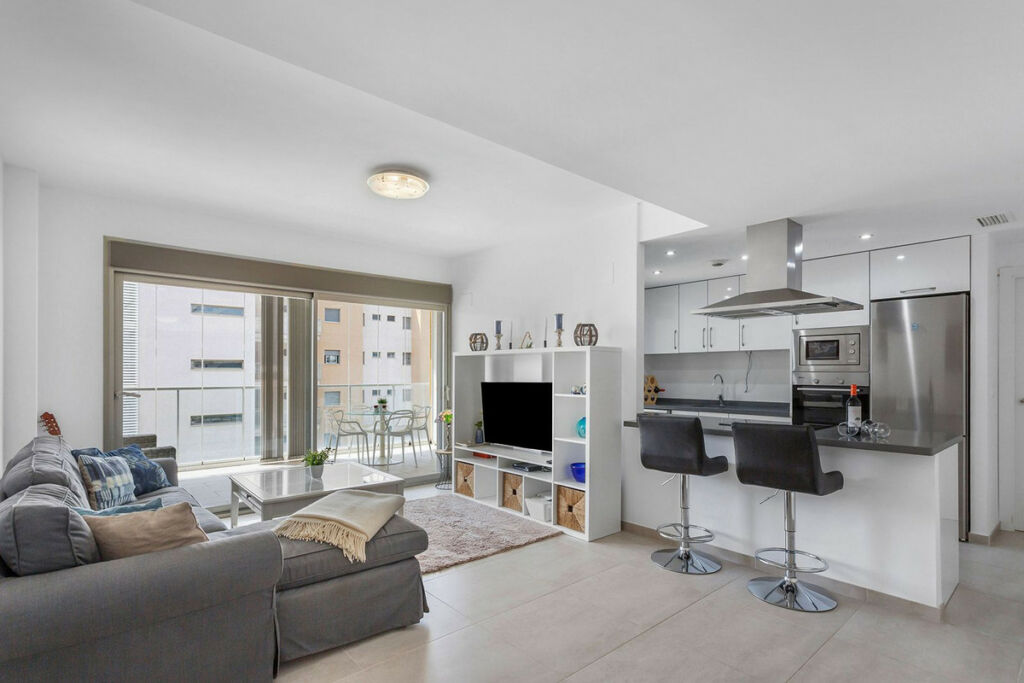 Middle Floor Apartment Villamartin Alicante - image 11
