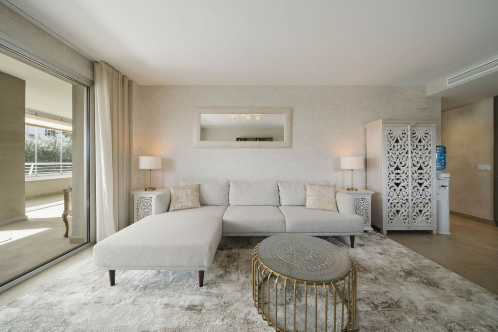 Middle Floor Apartment Estepona Málaga - image 11