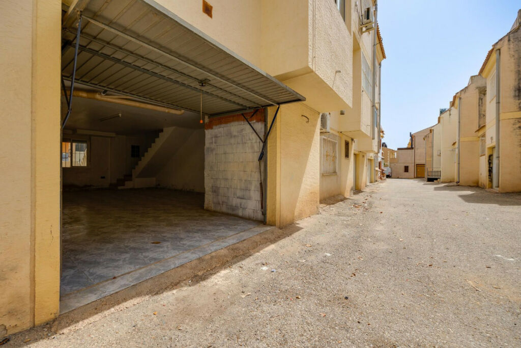 Townhouse Los Montesinos Alicante - image 11
