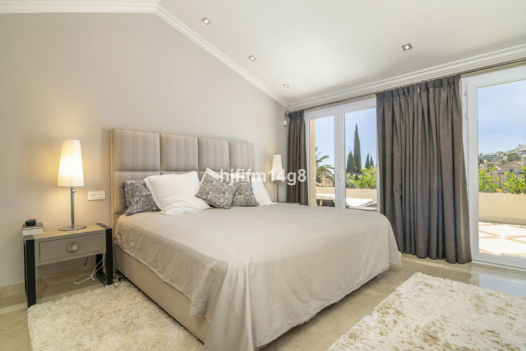 Penthouse Duplex Nueva Andalucía Málaga - image 11