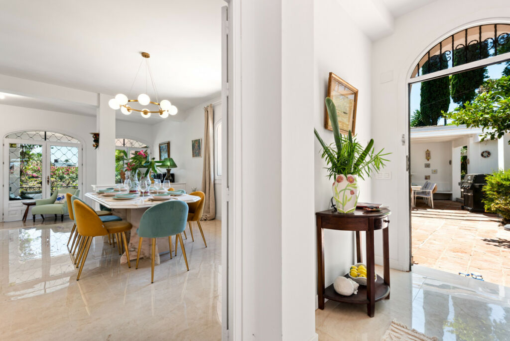Detached Villa Nueva Andalucía Málaga - image 11