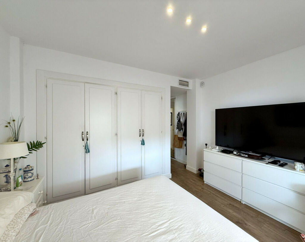 Middle Floor Apartment La Quinta Málaga - image 11