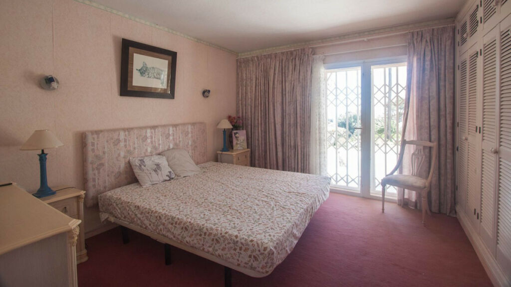 Detached Villa Estepona Málaga - image 11