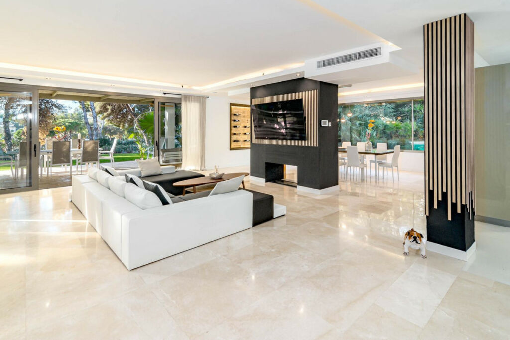 Detached Villa Marbella Málaga - image 11