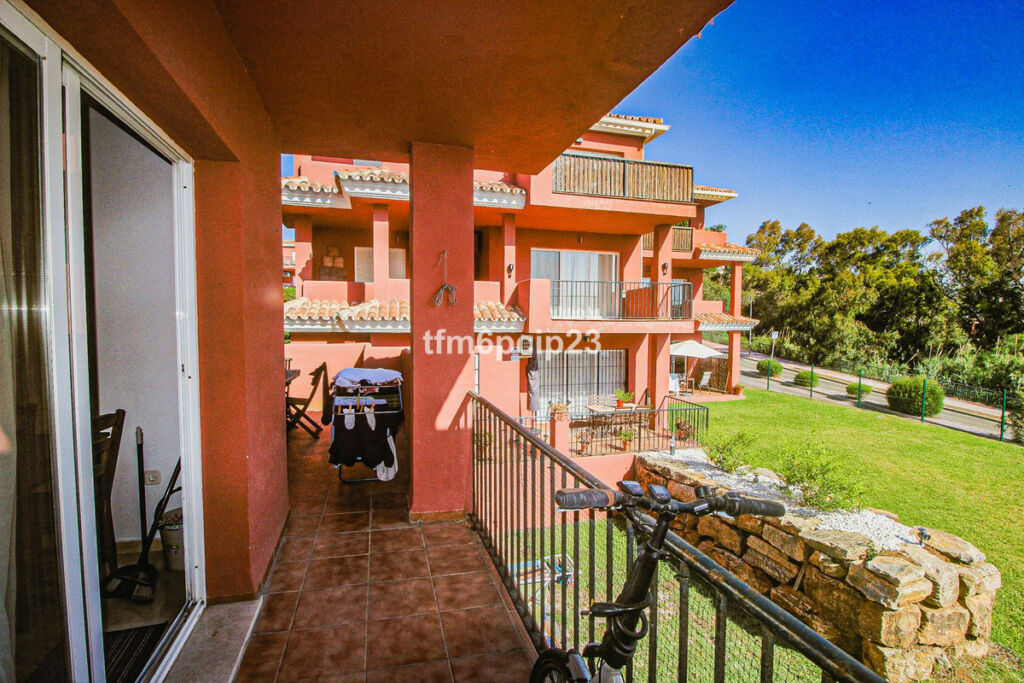 Middle Floor Apartment La Duquesa Málaga - image 11