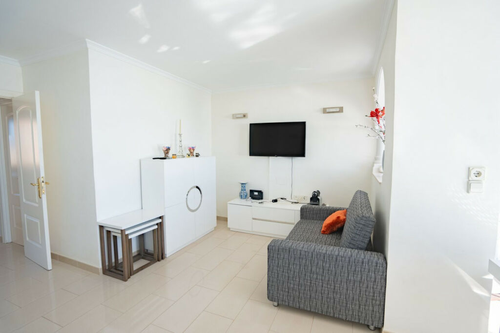 Middle Floor Apartment Fuengirola Málaga - image 11