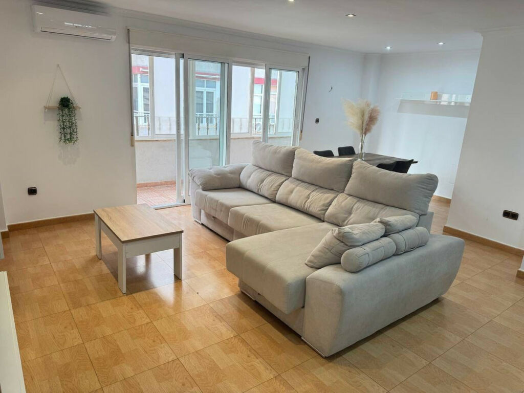 Middle Floor Apartment Torrevieja Alicante - image 11