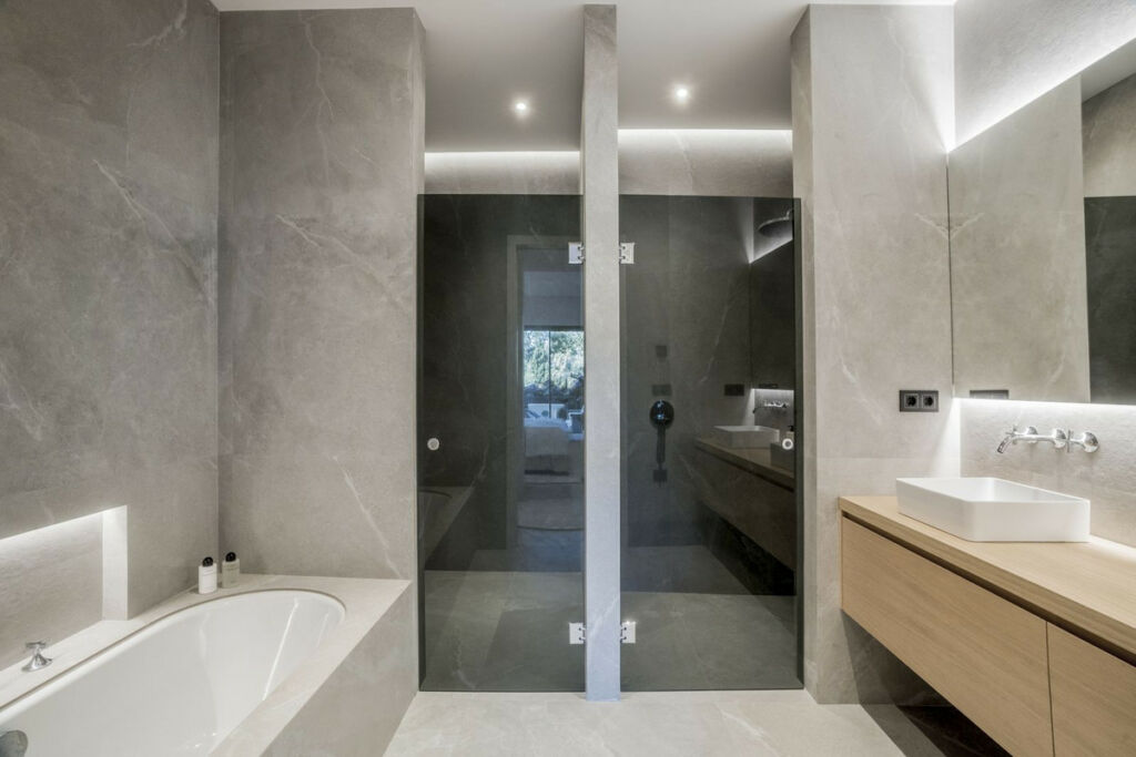 Ground Floor Apartment The Golden Mile Málaga - image 11