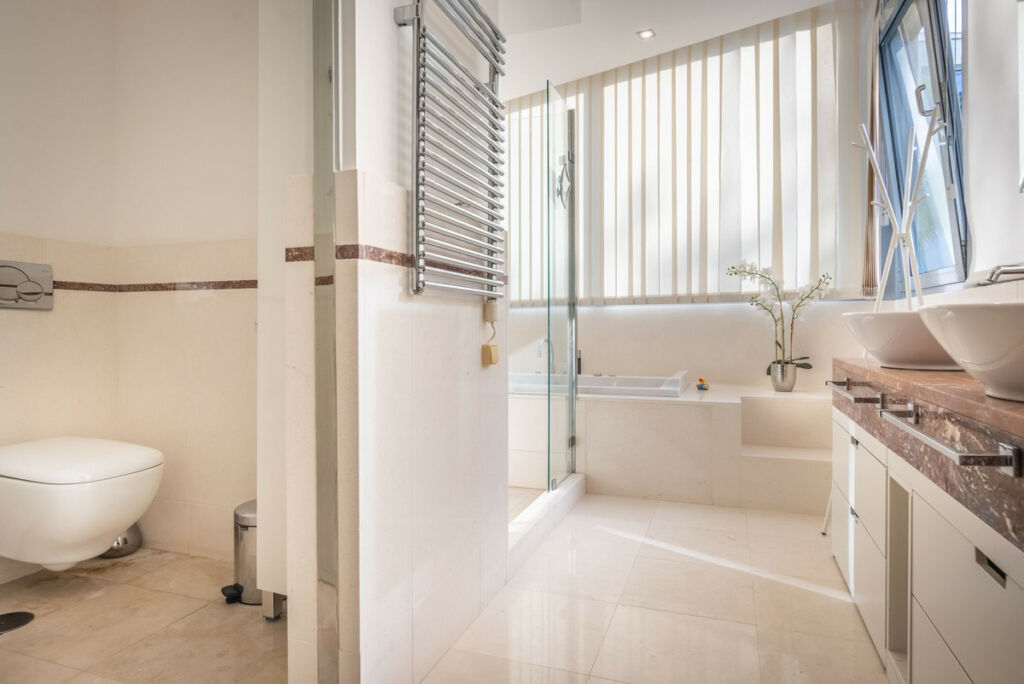 Townhouse Sierra Blanca Málaga - image 11