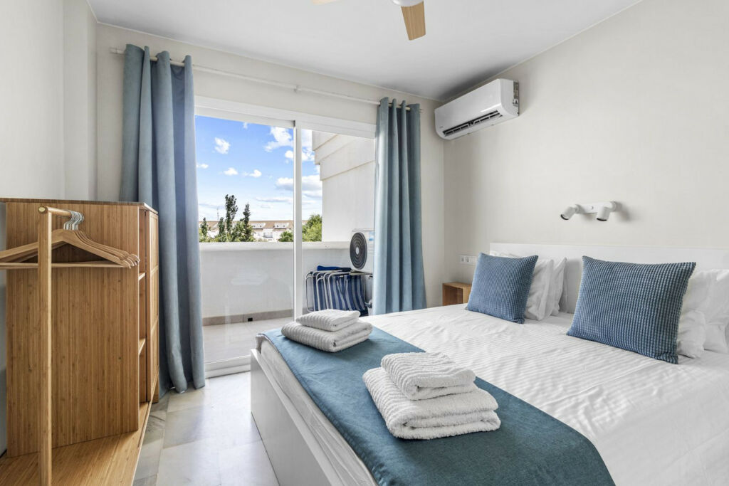 Middle Floor Apartment Estepona Málaga - image 9