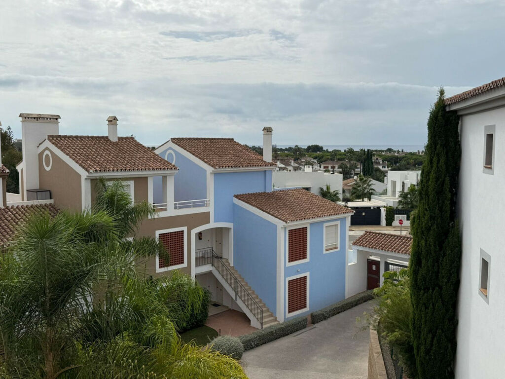 Middle Floor Apartment New Golden Mile Málaga - image 11