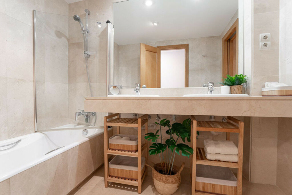 Middle Floor Apartment Cabopino Málaga - image 11