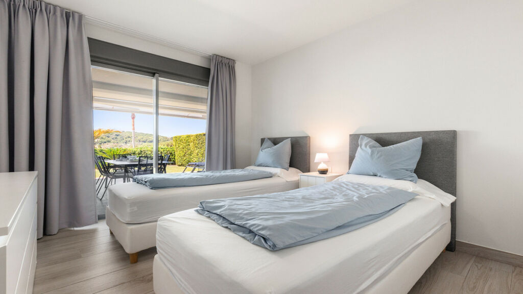 Middle Floor Apartment Casares Málaga - image 11