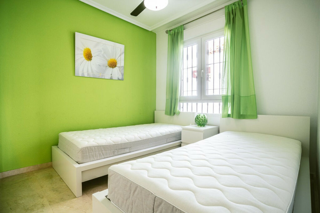 Middle Floor Apartment Villamartin Alicante - image 11