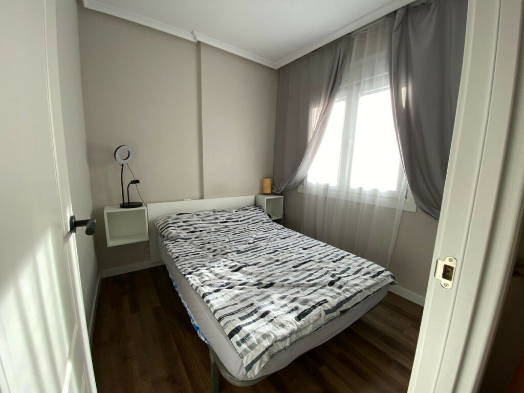 Middle Floor Apartment Torrevieja Alicante - image 11