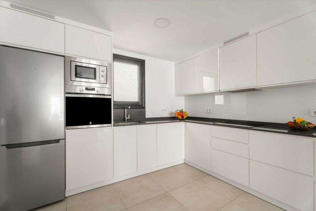 Middle Floor Apartment Puerto Banús Málaga - image 11