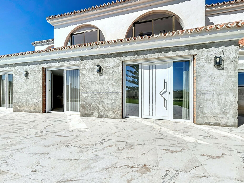Detached Villa Almayate Málaga - image 11