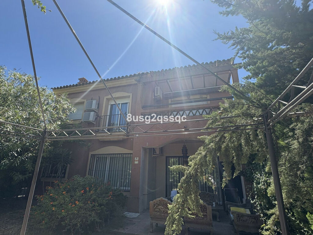 Semi-Detached House Bel Air Málaga - image 11