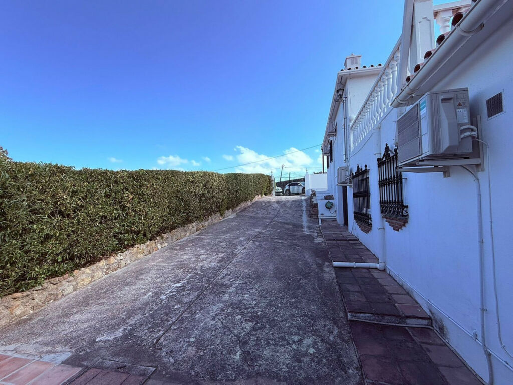 Detached Villa Coín Málaga - image 11