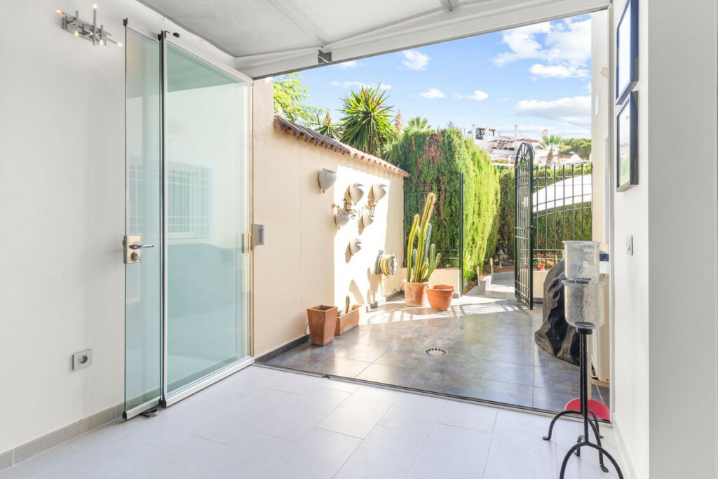 Semi-Detached House Nueva Andalucía Málaga - image 11