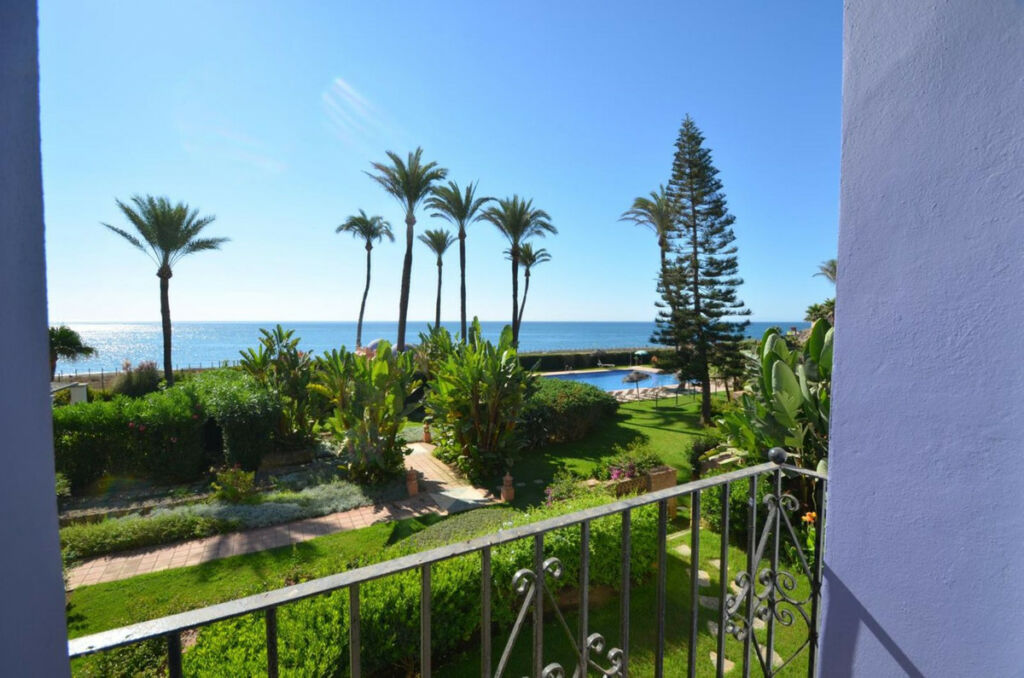 Middle Floor Apartment Casares Playa Málaga - image 11