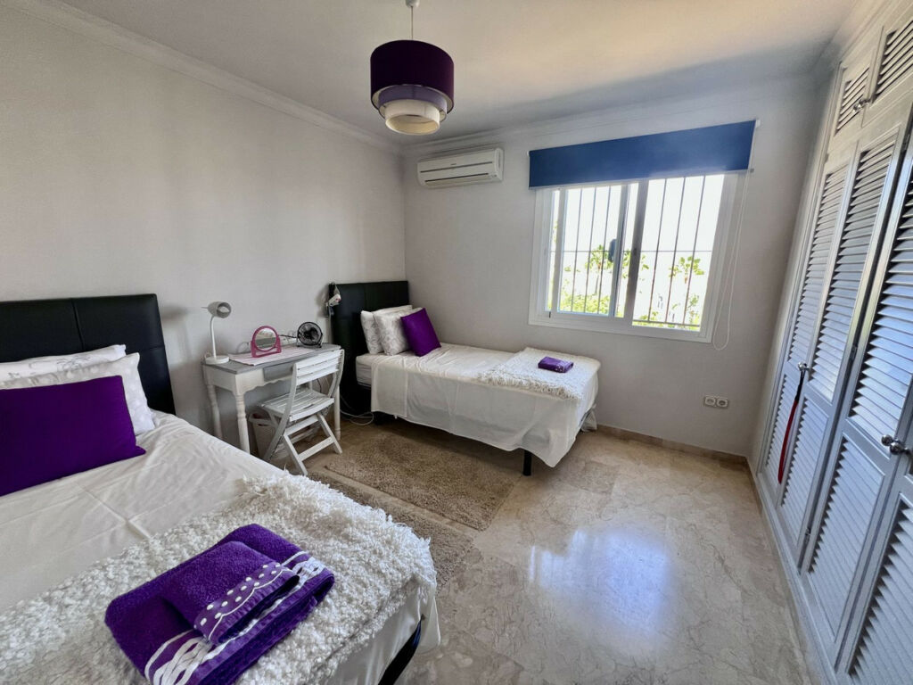 Middle Floor Apartment El Paraiso Málaga - image 11