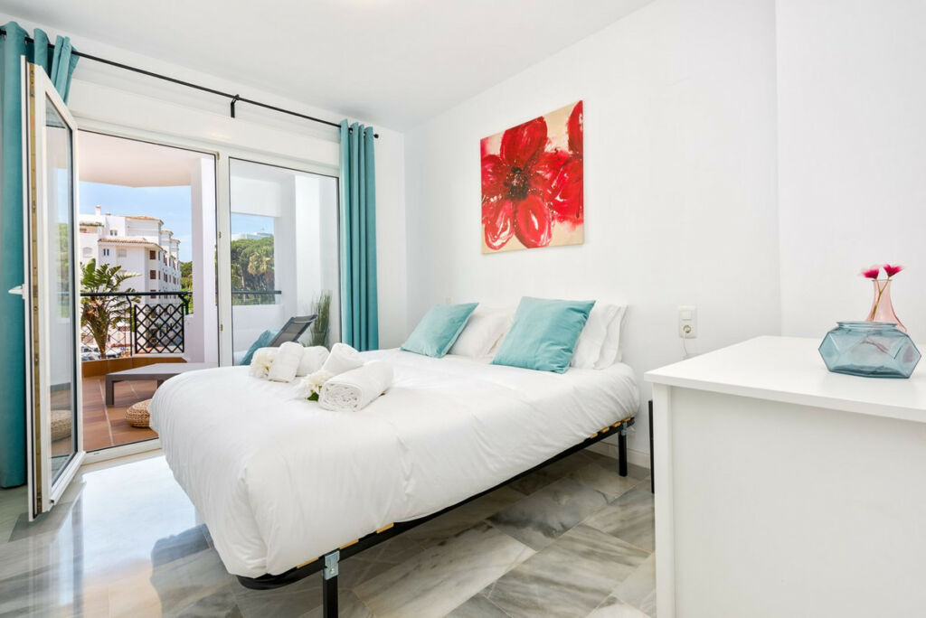 Middle Floor Apartment Calahonda Málaga - image 11
