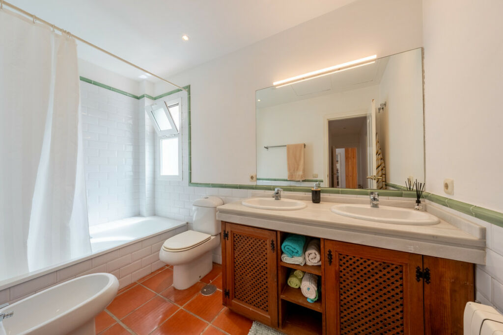 Detached Villa Sotogrande Alto Cádiz - image 11