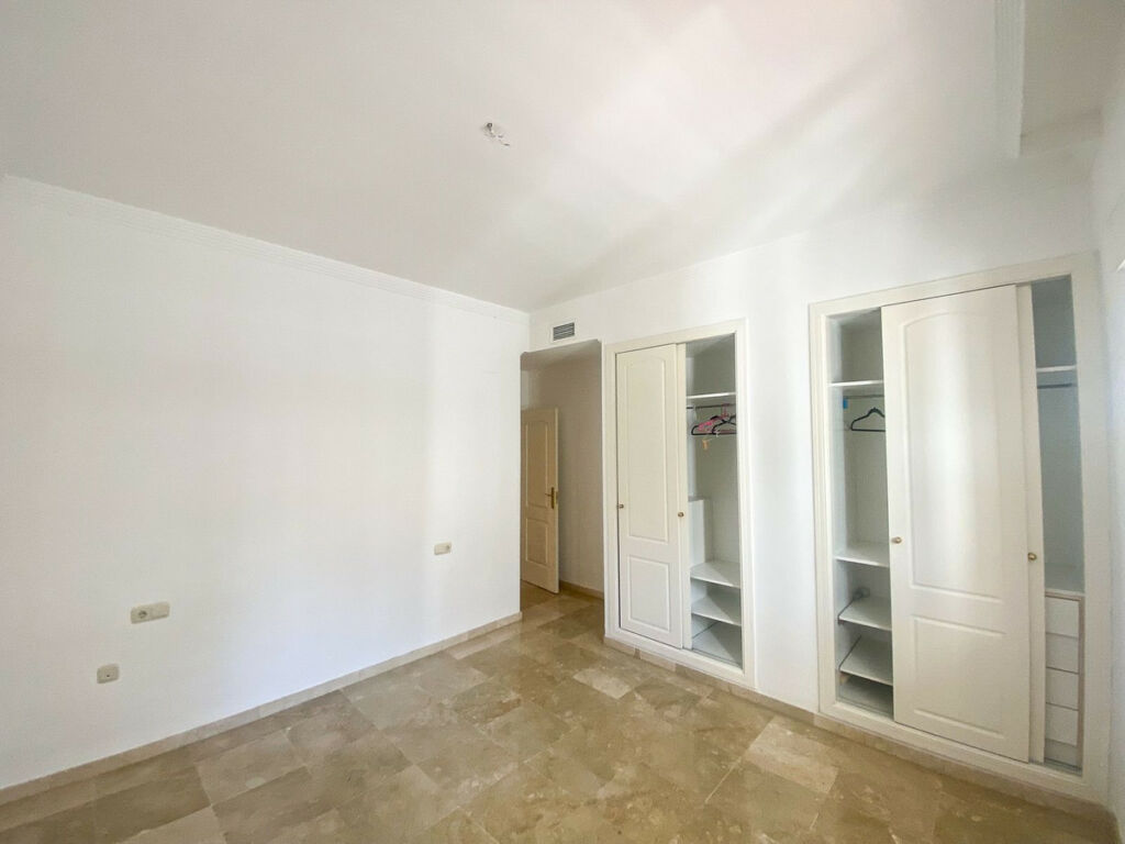 Middle Floor Apartment Nueva Andalucía Málaga - image 11