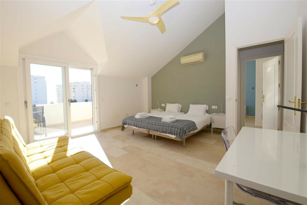 Penthouse Estepona Málaga - image 11