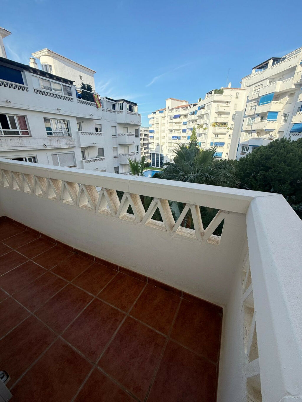 Middle Floor Apartment Nueva Andalucía Málaga - image 11