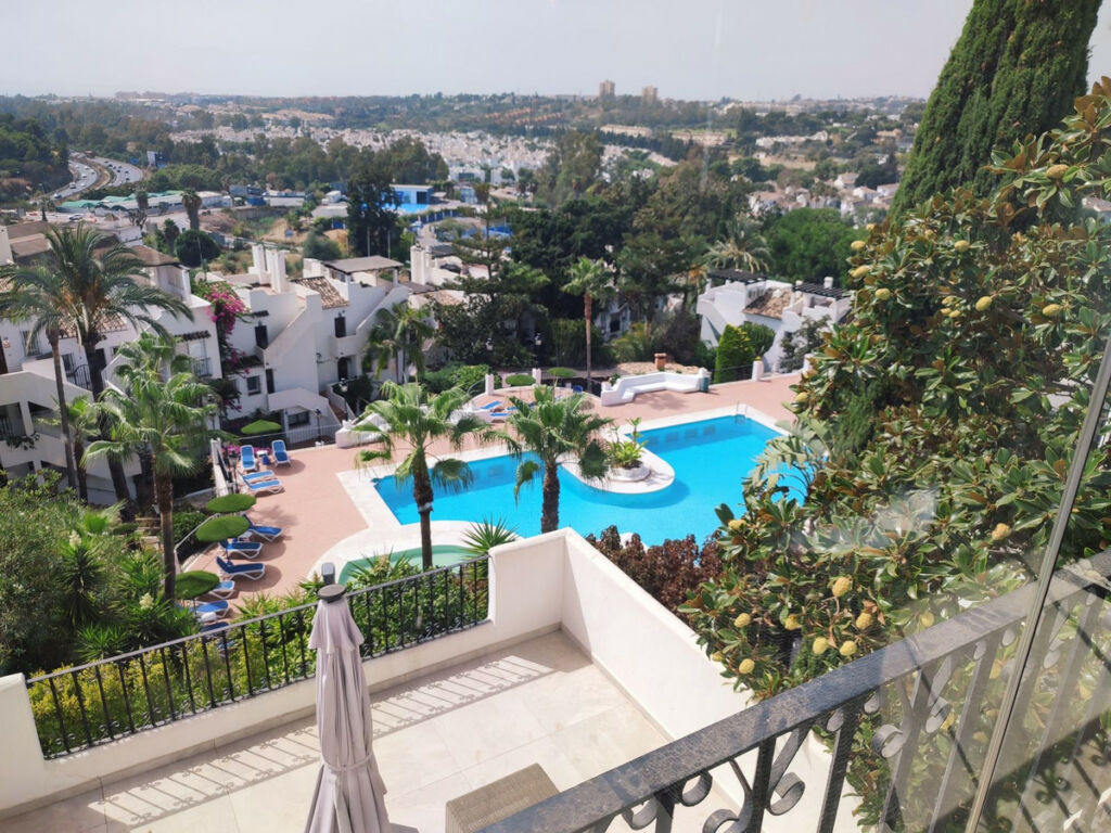 Townhouse Nagüeles Málaga - image 11