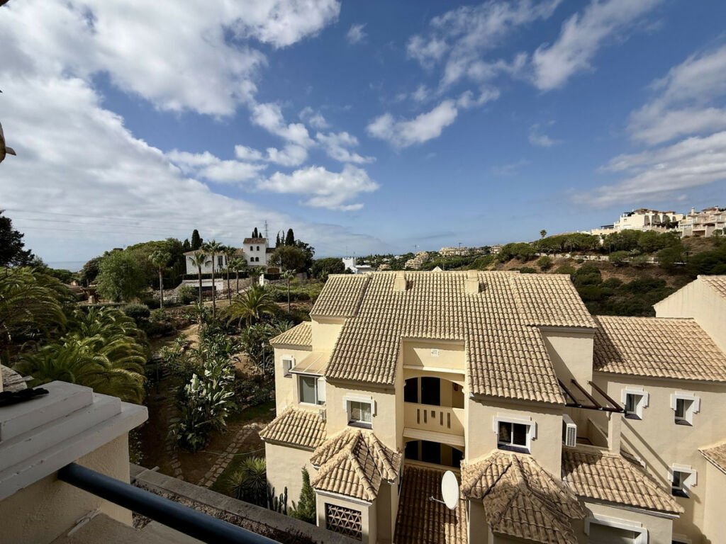 Middle Floor Apartment Elviria Málaga - image 11