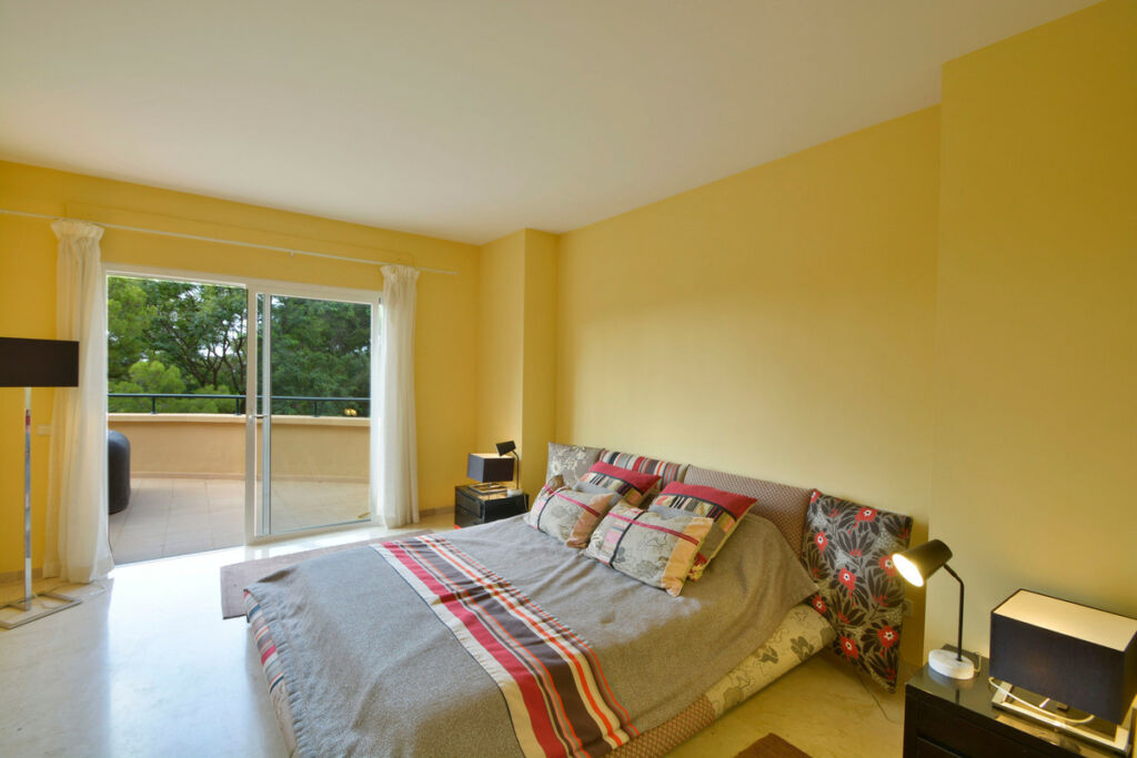 Middle Floor Apartment Elviria Málaga - image 11