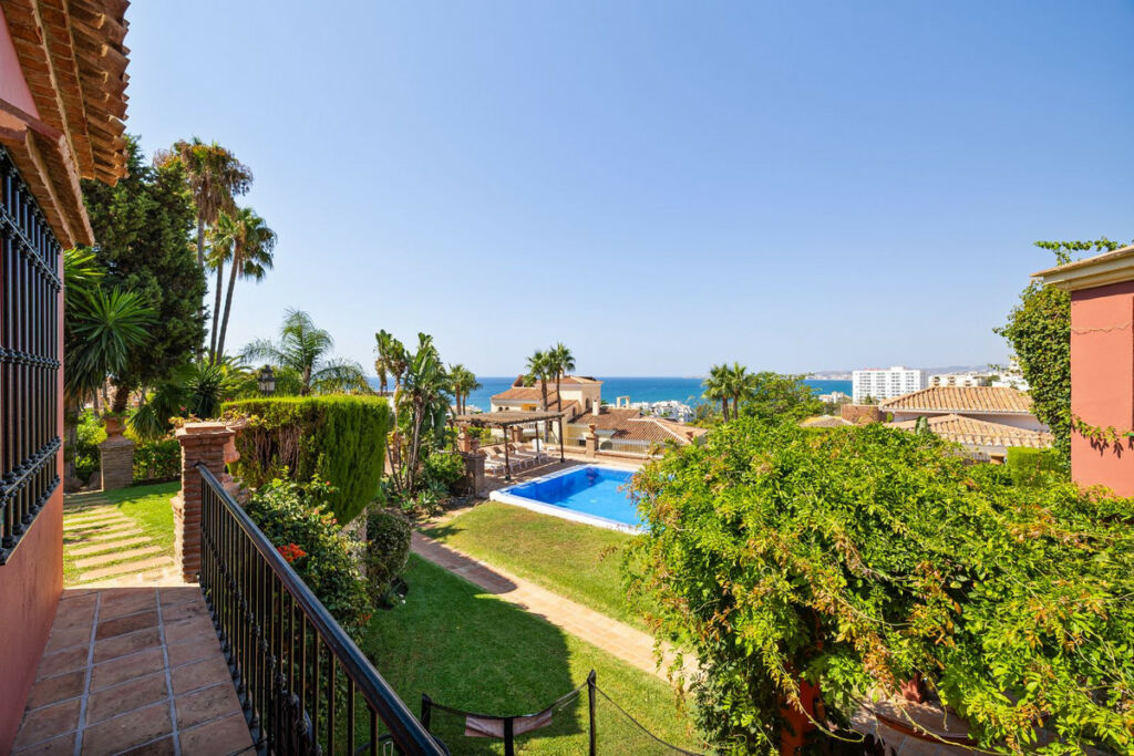 Detached Villa Benalmadena Málaga - image 11