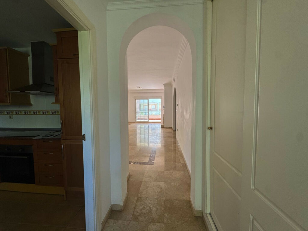 Middle Floor Apartment Las Brisas Málaga - image 11