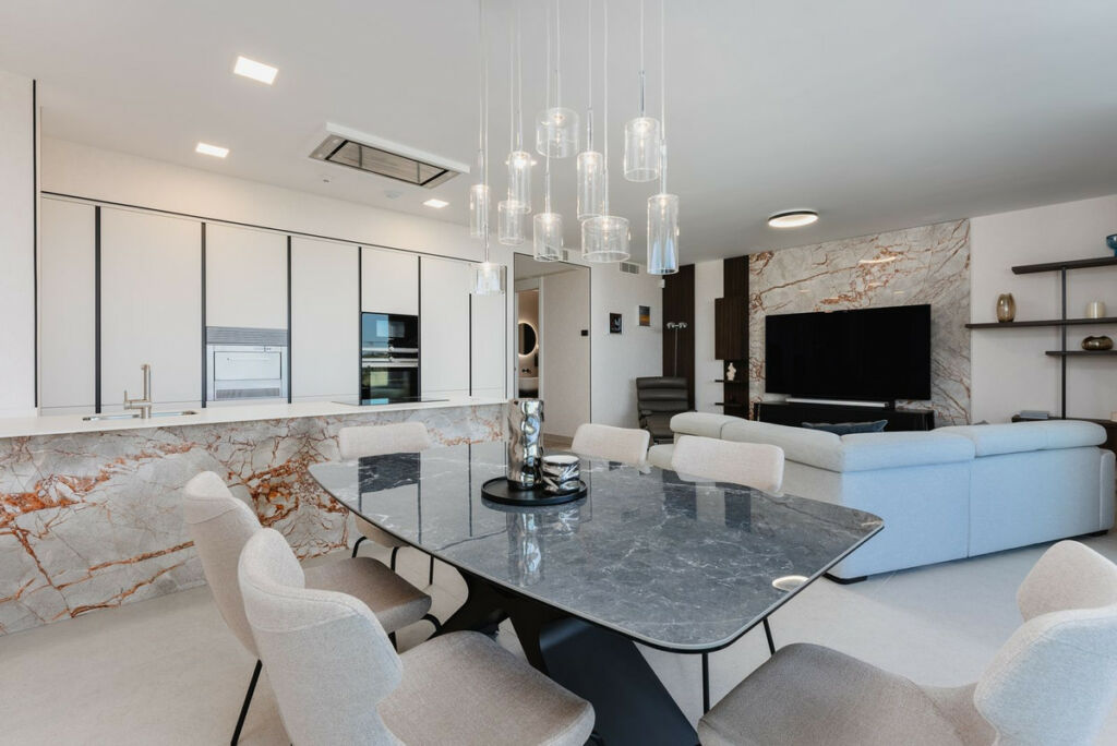 Middle Floor Apartment Cabopino Málaga - image 11