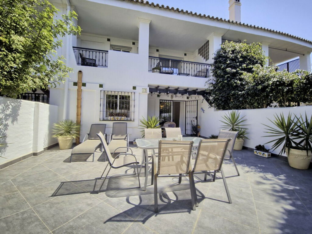 Townhouse Nueva Andalucía Málaga - image 11
