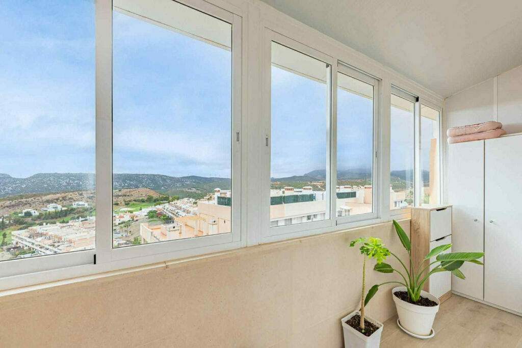 Top Floor Apartment Casares Málaga - image 11