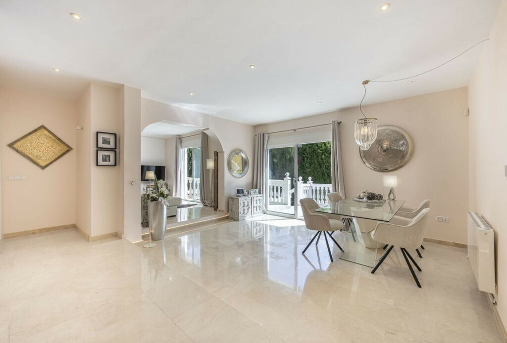 Detached Villa Calahonda Málaga - image 11