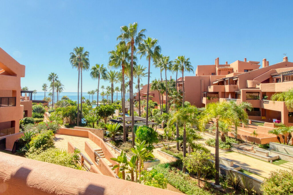 Middle Floor Apartment Estepona Málaga - image 11