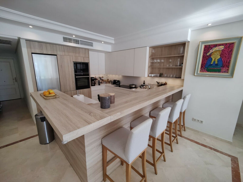 Middle Floor Apartment Puerto Banús Málaga - image 11
