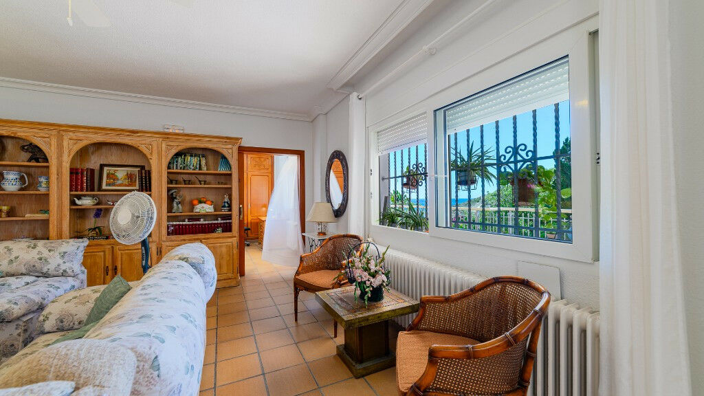 Detached Villa Campoamor Alicante - image 11
