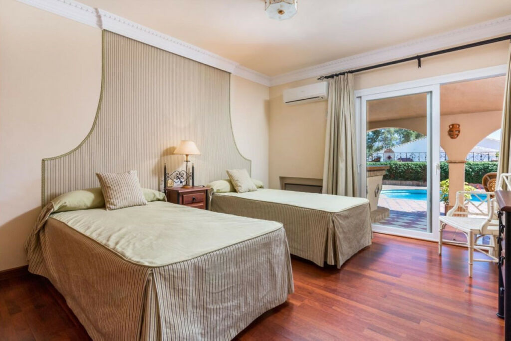 Detached Villa Guadalmina Alta Málaga - image 11