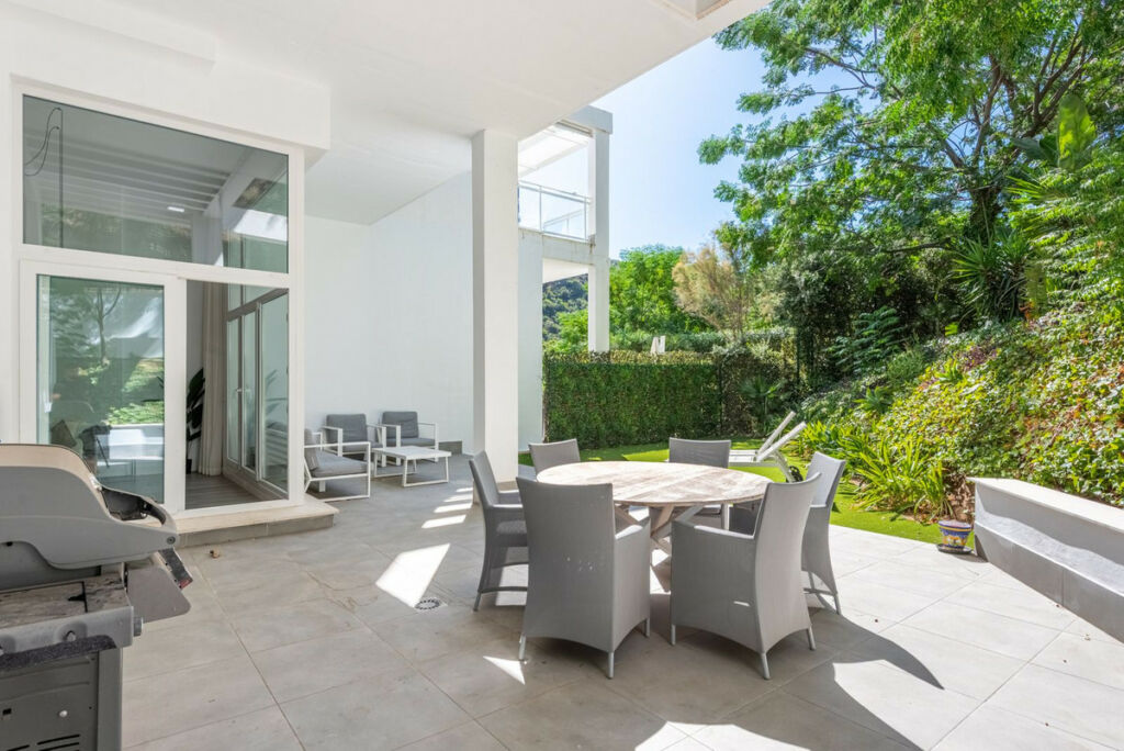 Ground Floor Apartment Benahavís Málaga - image 11
