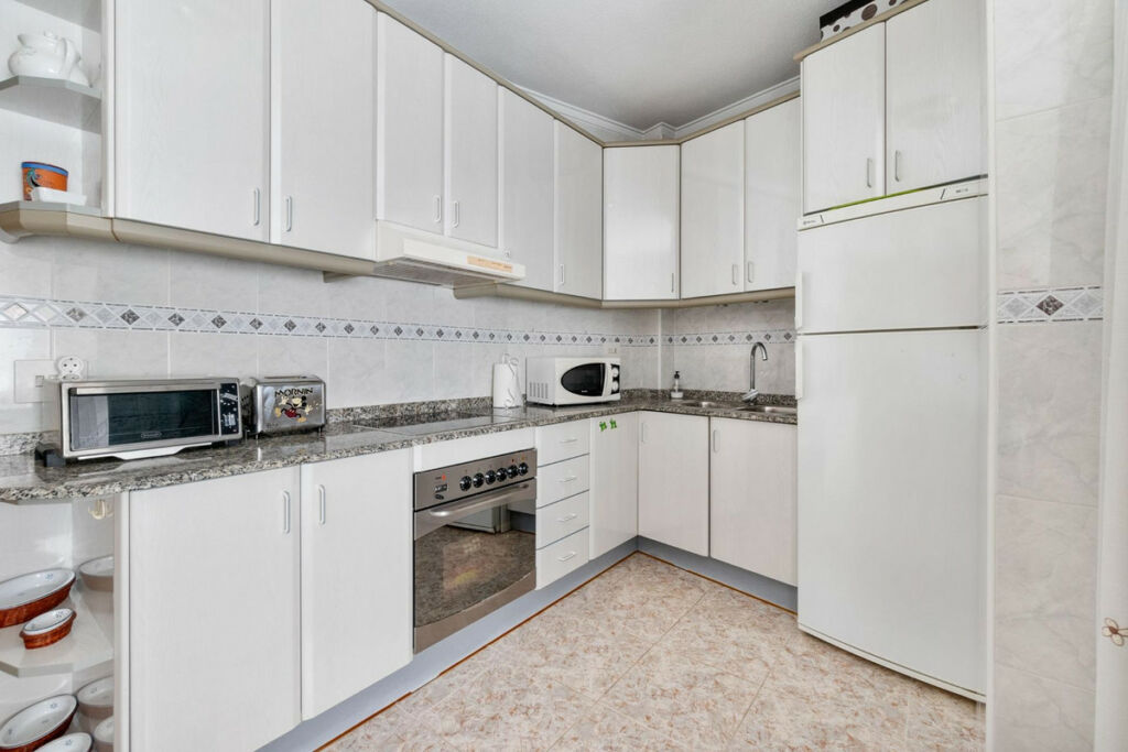 Middle Floor Apartment Torrevieja Alicante - image 11