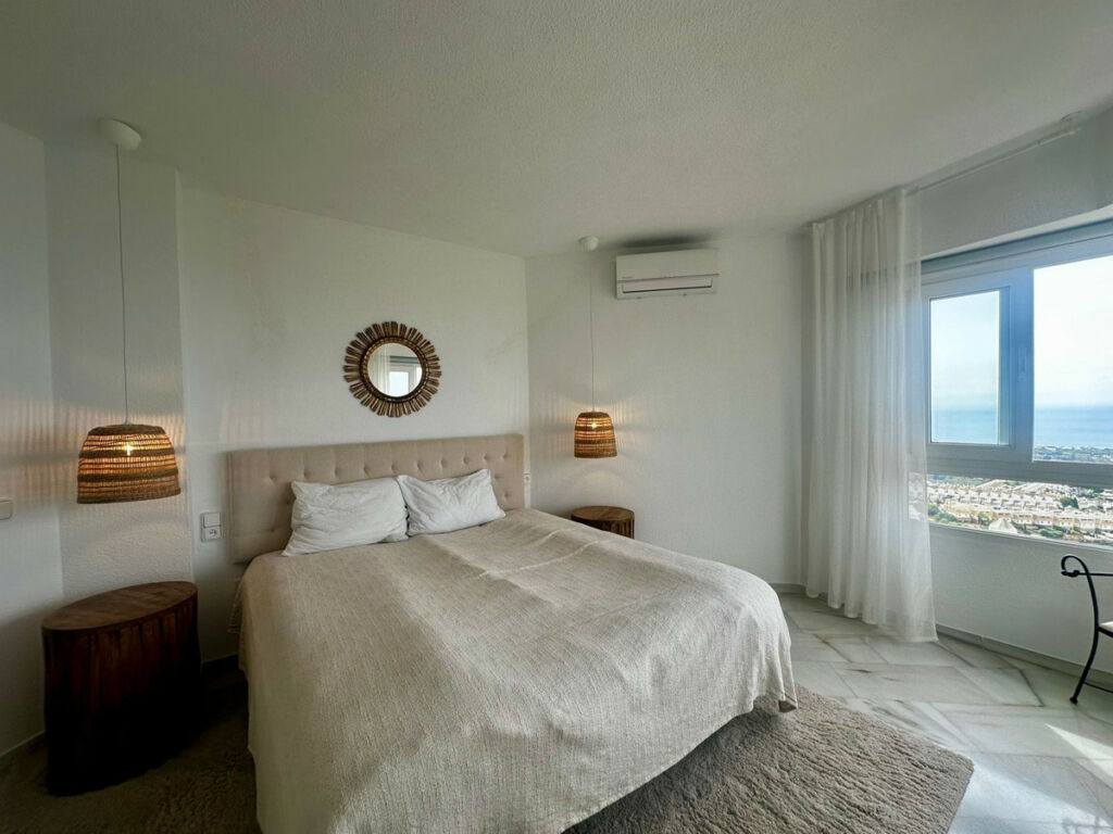 Penthouse Calahonda Málaga - image 11