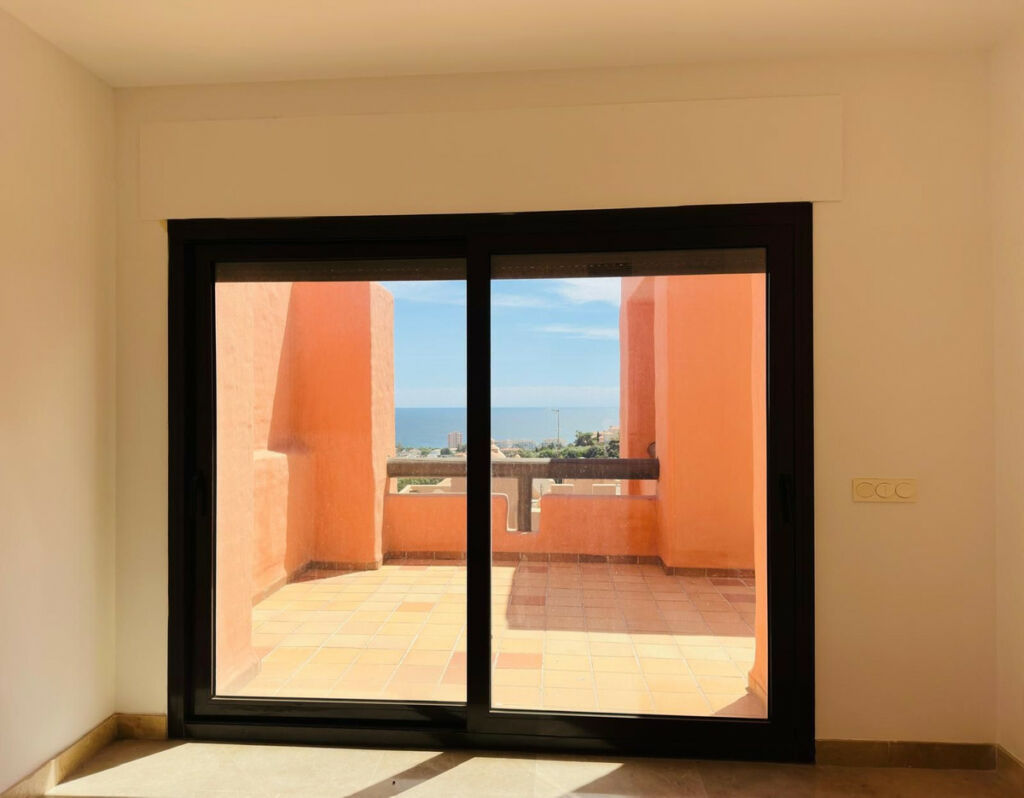 Penthouse La Duquesa Málaga - image 11